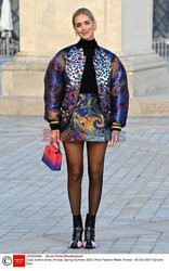 Goście na Tygodniu Mody w Paryżu - lato 2022