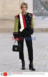 Goście na Tygodniu Mody w Paryżu - lato 2022