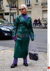 Goście na Tygodniu Mody w Paryżu - lato 2022