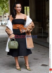 Goście na Tygodniu Mody w Paryżu - lato 2022