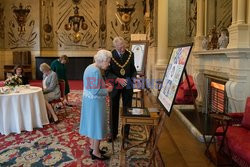 Królowa Elżbieta II na przyjęciu z okazji rozpoczęcia Platynowego Jubileuszu