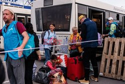 Wojna w Ukrainie - ewakuacja cywili z Azowstalu