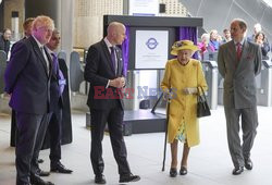 Królowa Elżbieta na stacji kolejowej swojego imienia