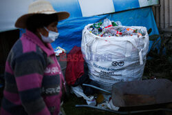 Zbieraczki plastikowych odpadów z Boliwii - Abaca