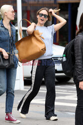 Olivia Wilde z wielką torbą