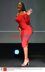 Megan Thee Stallion w czerwonej sukience