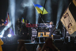 Paul McCartney macha flagą Ukrainy podczas koncertu