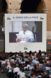 Papież podczas Wołania o Pokój w Koloseum