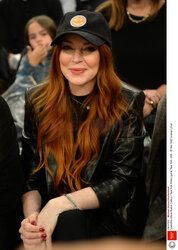 Lindsay Lohan na meczu koszykówki