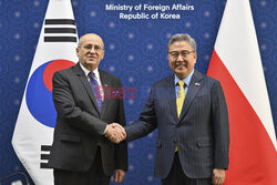 Minister Rau z wizytą w Korei