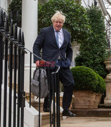 Boris Johnson wychodzi z domu