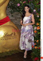 Jenna Dewan promuje złotego królika Lindta