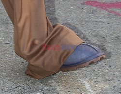 Drew Barrymore w brązowym garniturze
