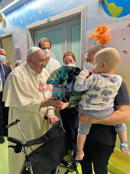 Papież odwiedził dzieci na odziale onkologicznym szpitala Gemelli