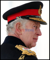 Król Karol na paradzie Sovereign's w Królewskiej Akademii Wojskowej