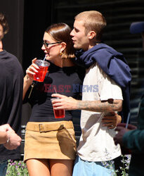 Hailey i Justin Bieber piją soki