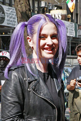 Kelly Osbourne w fioletowych włosach