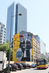Mural marki Breitling w centrum Warszawy