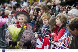 Królowa Elżbieta z wizytą w szkole w Essex