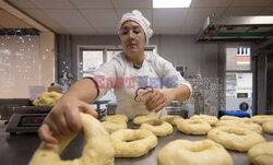 Produkcja roscones de Reyes