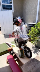 4-letni kaskader na rowerze
