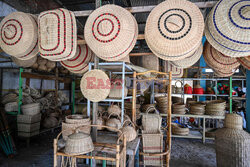 Wytwarzanie mebli z rattanu w Indonezji