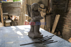 Rzeźbiarz nagrobków z Salwadoru - Abaca
