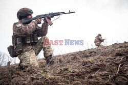 Ukraińscy żołnierze wykorzystują do ćwiczeń radzieckie uzbrojenie