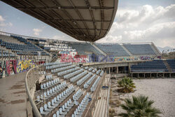Niszczejące obiekty olimpijskie w Atenach