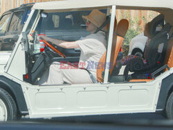 Katy Perry z córką w samochodzie elektrycznym