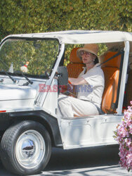 Katy Perry z córką w samochodzie elektrycznym