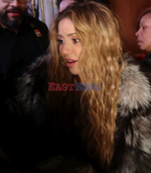 Shakira otoczona przez fanów