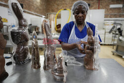 Produkcja czekoladowych zajączków