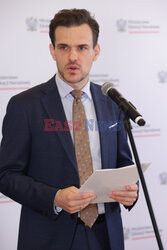 Minister Nowacka o pracach domowych