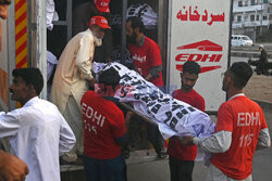 Wypadek ciężarówki z pielgrzymami w Karaczi