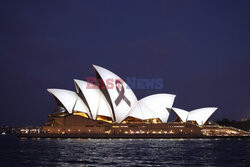 Czarna wstążka na gmachu opery w Sydney