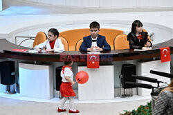 Dzieci w tureckim parlamencie
