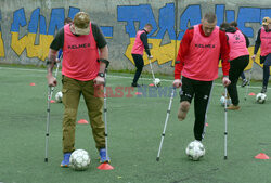 Ukraińscy weterani wojenni grają w piłkę