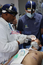 Chirurdzy z Kanady, USA i Ukrainy operują twarz żołnierza