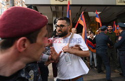 Protesty Ormian przeciw oddawaniu ziemi Azerom