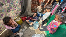 Życie w namiocie palestyńskiej rodziny