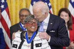 Prezydent Biden wręczył Medale Wolności