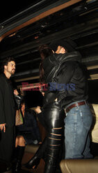 Bella Hadid i Adan Banuelos całują się na ulicy