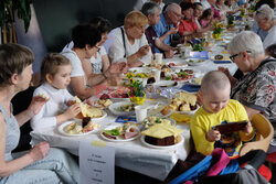 Warszawskie śniadanie wielkanocne dla uchodźców z Ukrainy