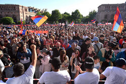 Protesty w Erywaniu przeciwko przekazaniu ziemi Azerbejdżanowi