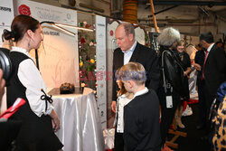Książę Albert z dziećmi na pokazie czekolady w Monako