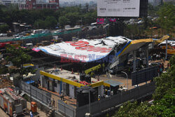 Zawalenie billboardu podczas burzy w Mumbaju