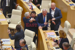 Bójka i szturm na gruziński parlament