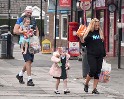 Tyson Fury na zakupach z żoną i córkami