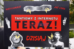 Protest twórców filmowych przed Sejmem ws. tantiem